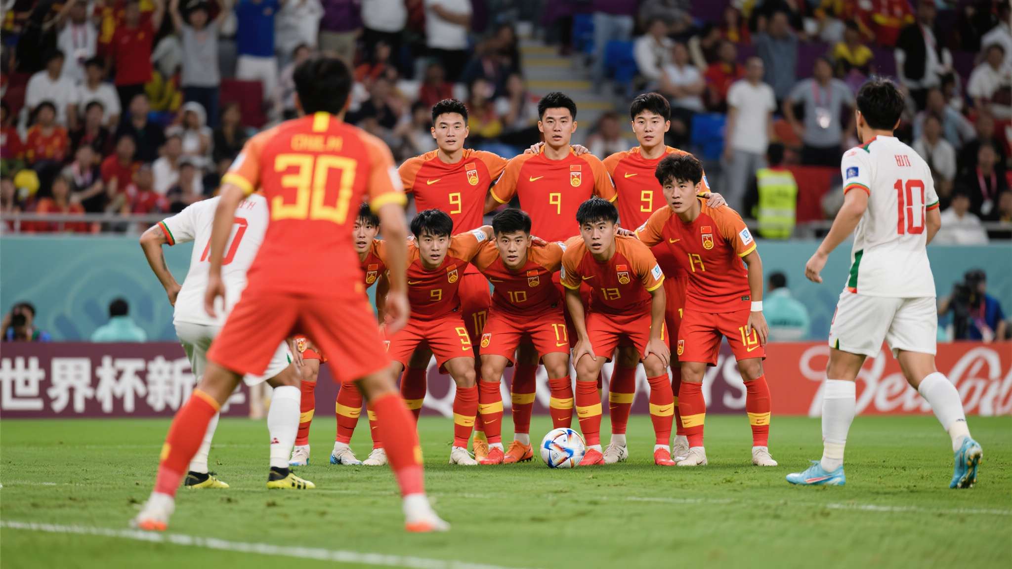 恭喜国足!2-0掀翻世界杯新军最大功臣诞生下一场对手+时间如下 本场比赛,中国男足面对的是一支被称为"世界杯新军"的亚洲劲旅。对手阵容整齐、打法